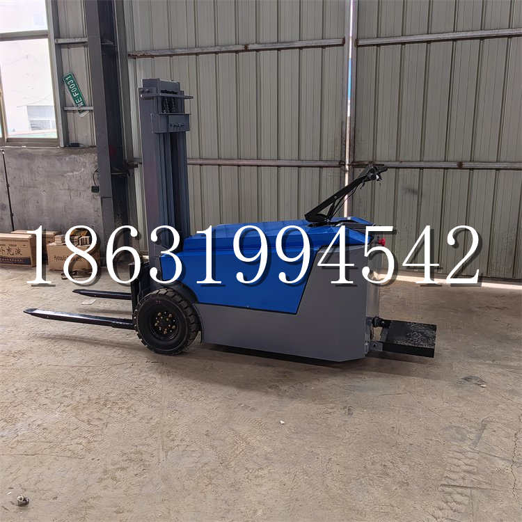 友谊县全电动叉车插腿式堆高车液压装卸车1.5吨升高小型站驾式铲车